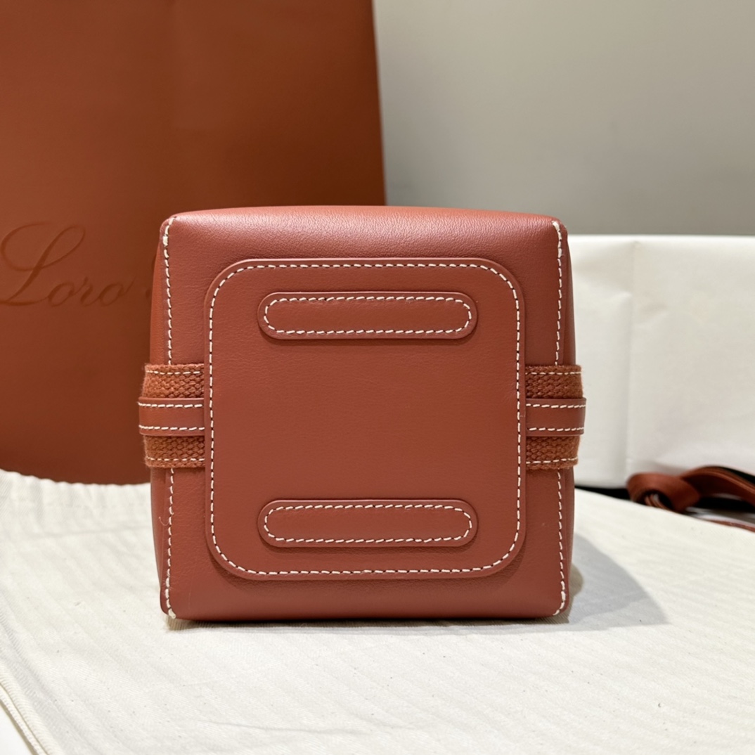Delvaux 01229