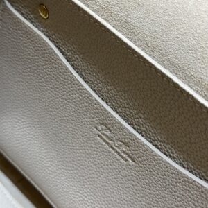 Delvaux 01339