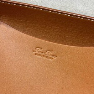 Delvaux 01349