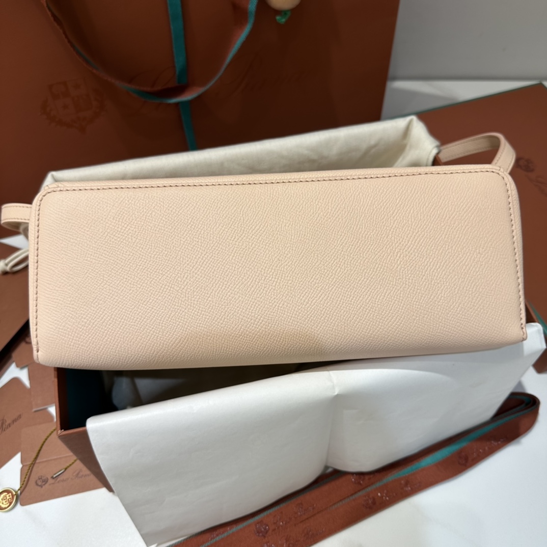 Delvaux 01369