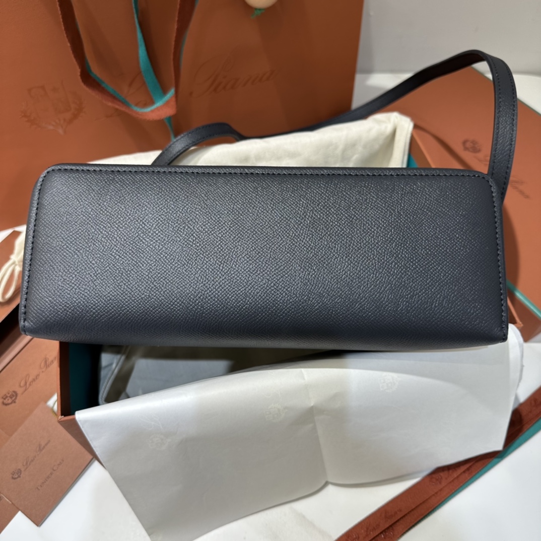 Delvaux 01379
