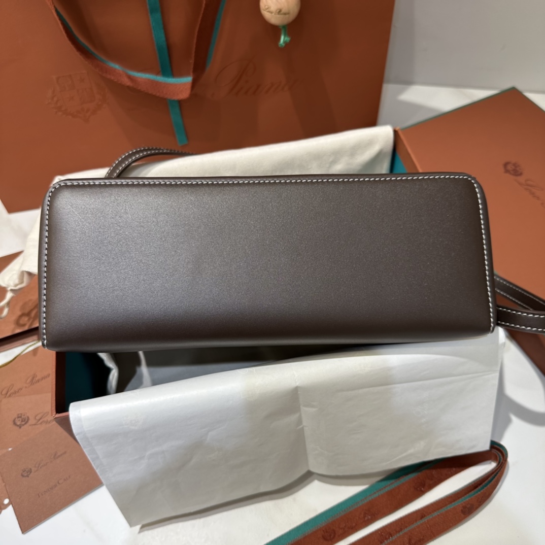 Delvaux 01409