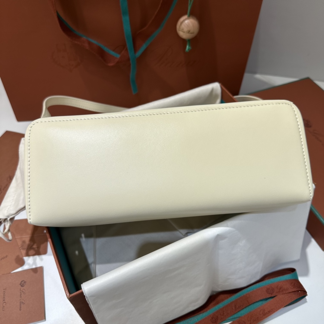 Delvaux 01419