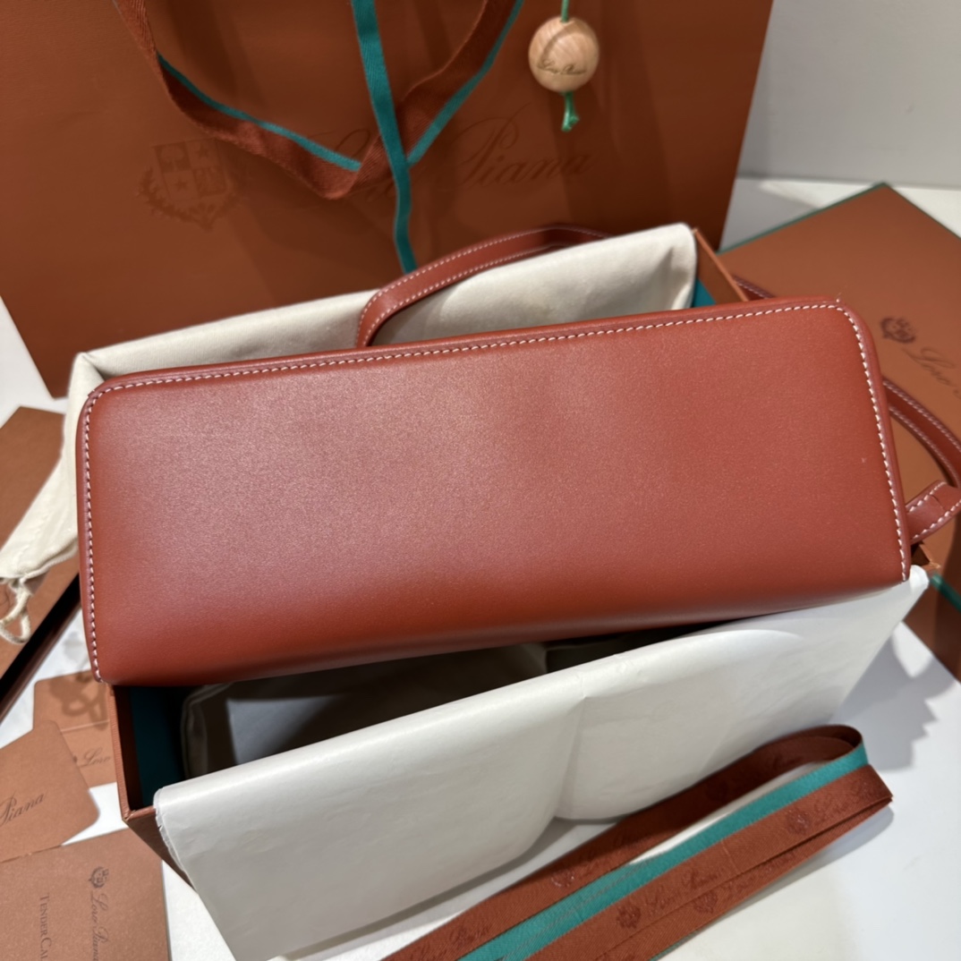 Delvaux 01429