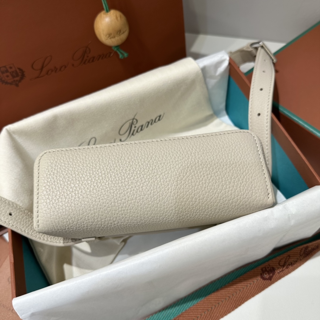 Delvaux 01549