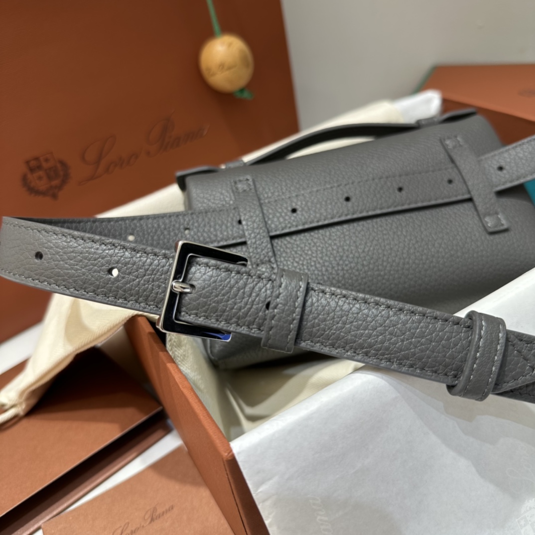 Delvaux 01559