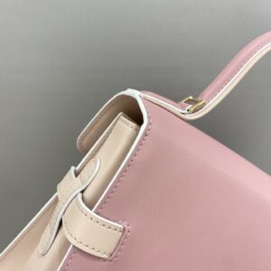 Delvaux 01629