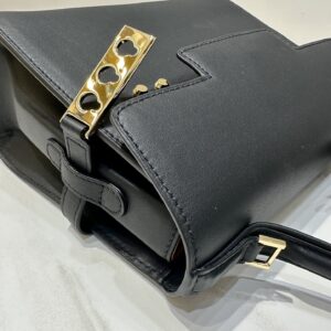Delvaux 01679