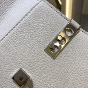 Delvaux 01709