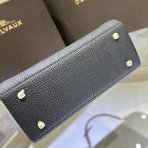 Delvaux 01719