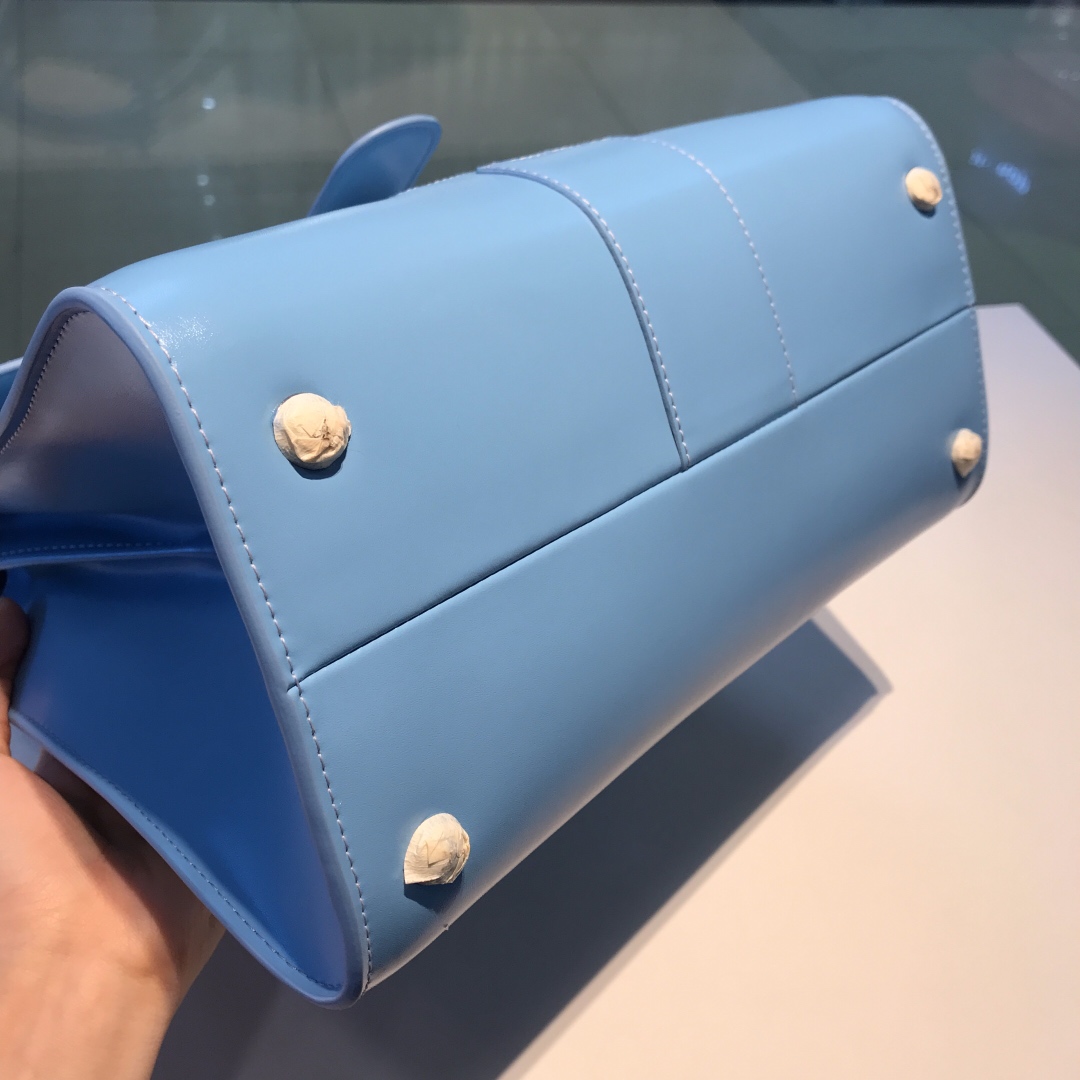 Delvaux 01729