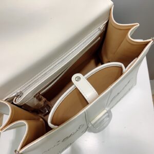 Delvaux 01749