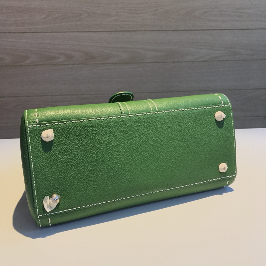Delvaux 01799