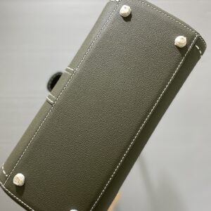 Delvaux 01899