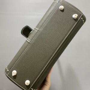 Delvaux 01909