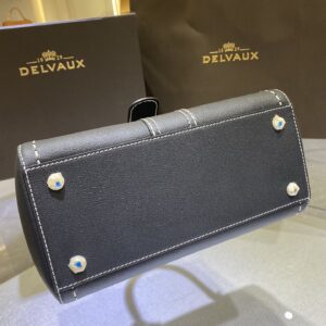 Delvaux 01989