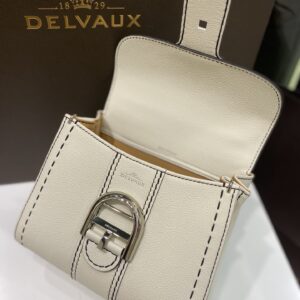 Delvaux 02009