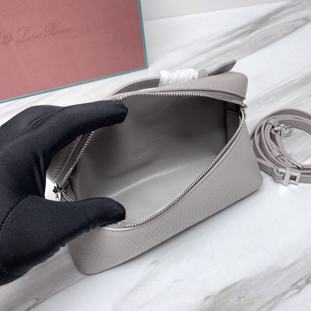 Delvaux 02119