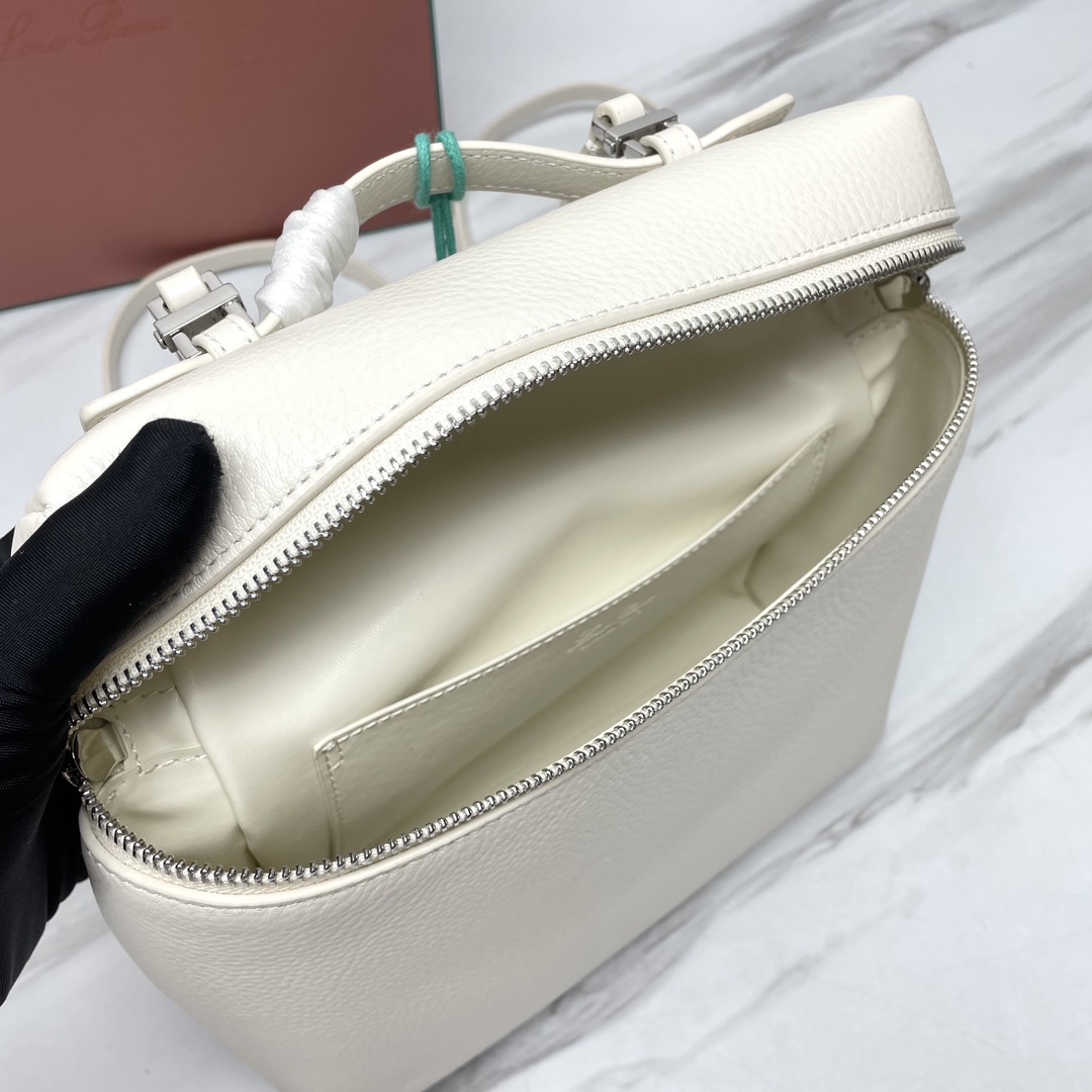 Delvaux 02129