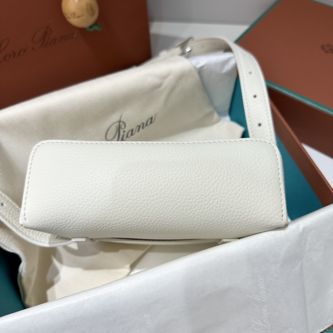 Delvaux 02139