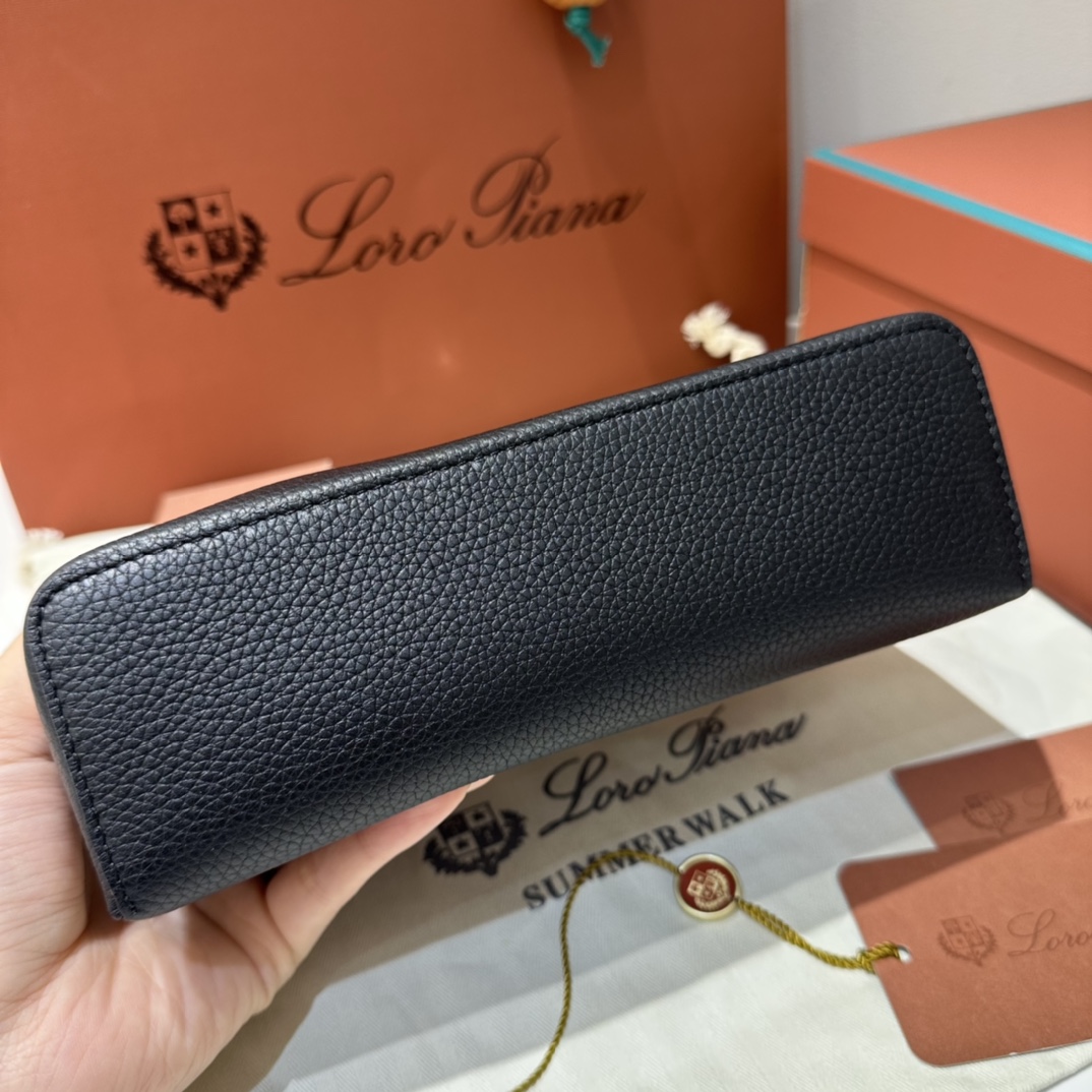 Delvaux 02429