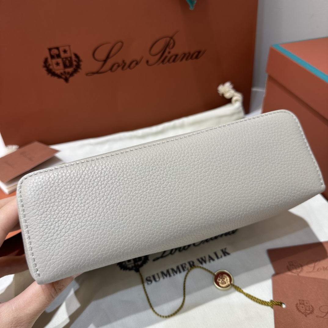 Delvaux 02439