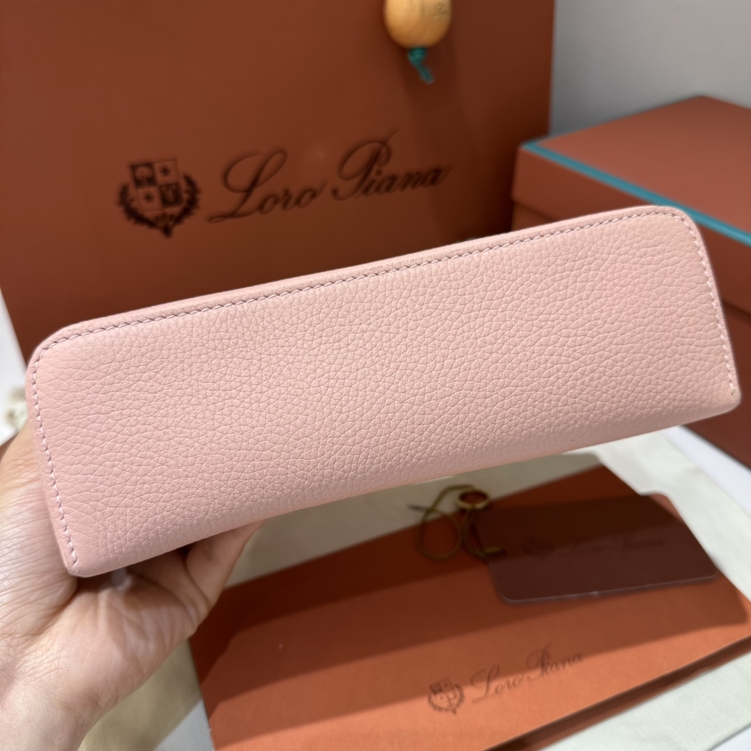Delvaux 02479