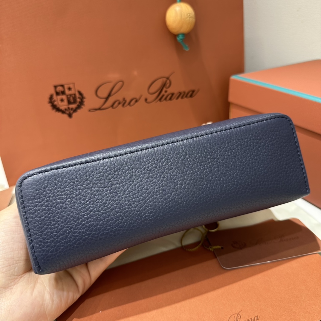 Delvaux 02489