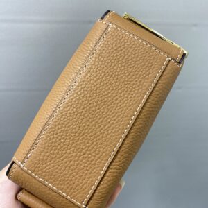 Delvaux 02519