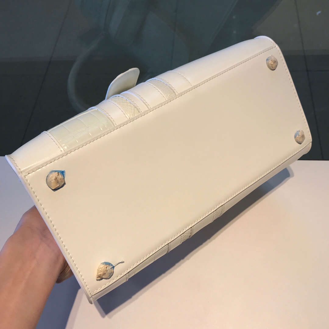 Delvaux 02549