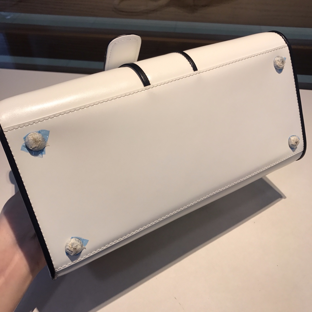 Delvaux 02579