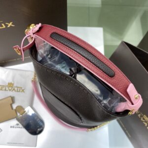 Delvaux 02599