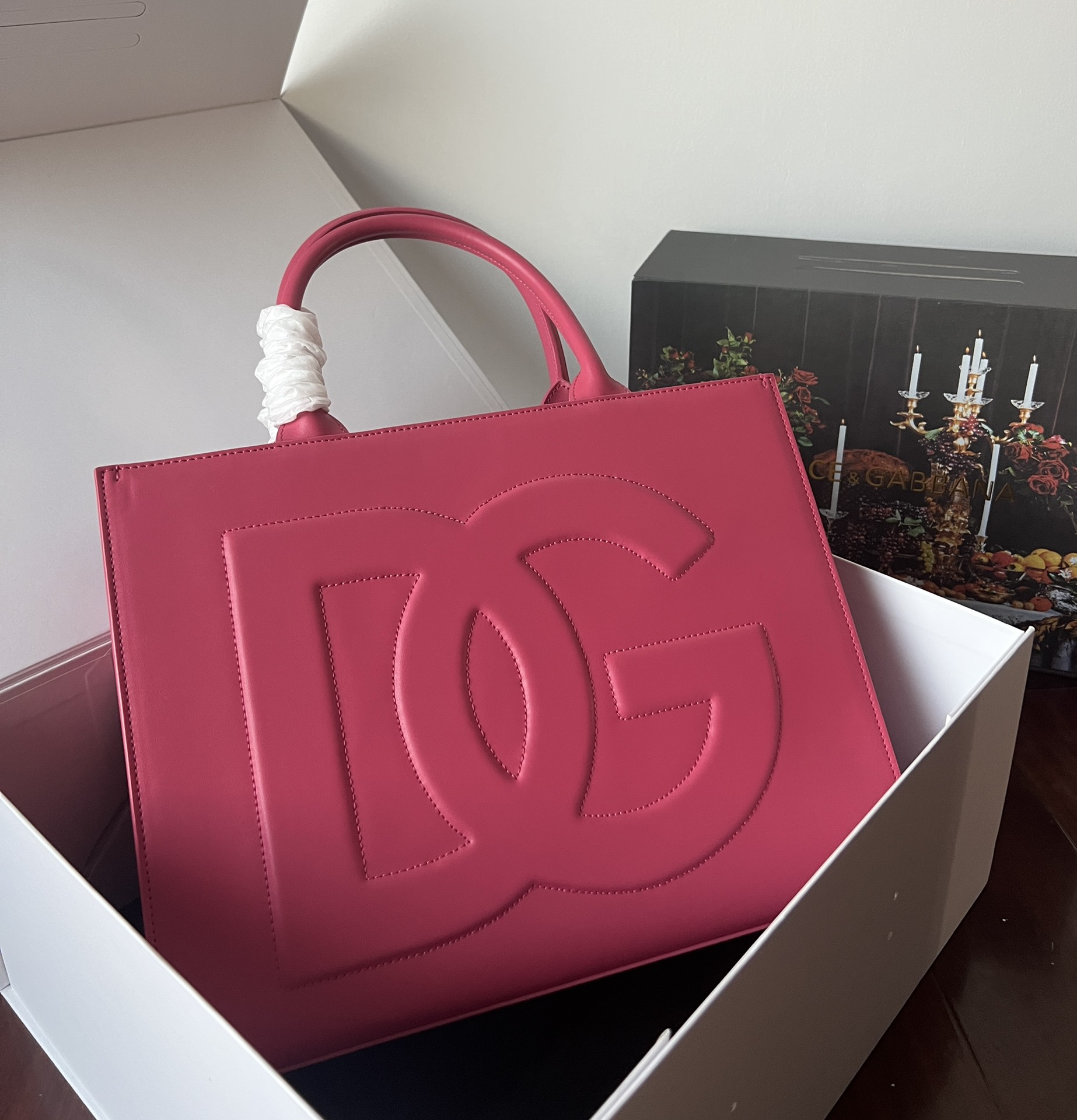 DOLCE & GABBANA DG Daily Embossed-Logo Leather Tote pink