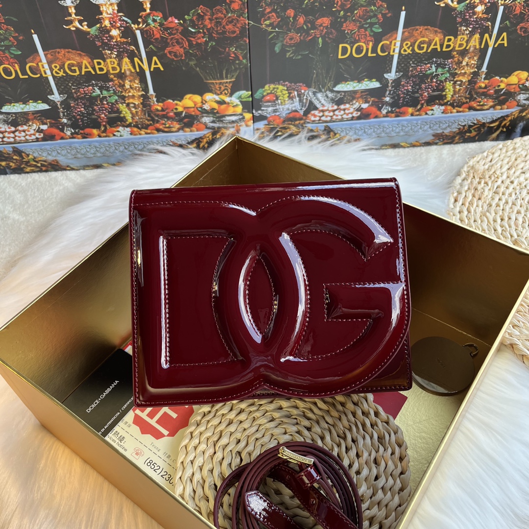 Dolce & Gabbana Calfskin DG Logo crossbody bag in Red for Women