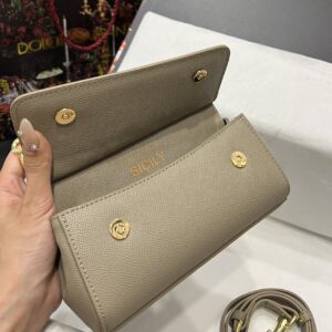 D&G  0019