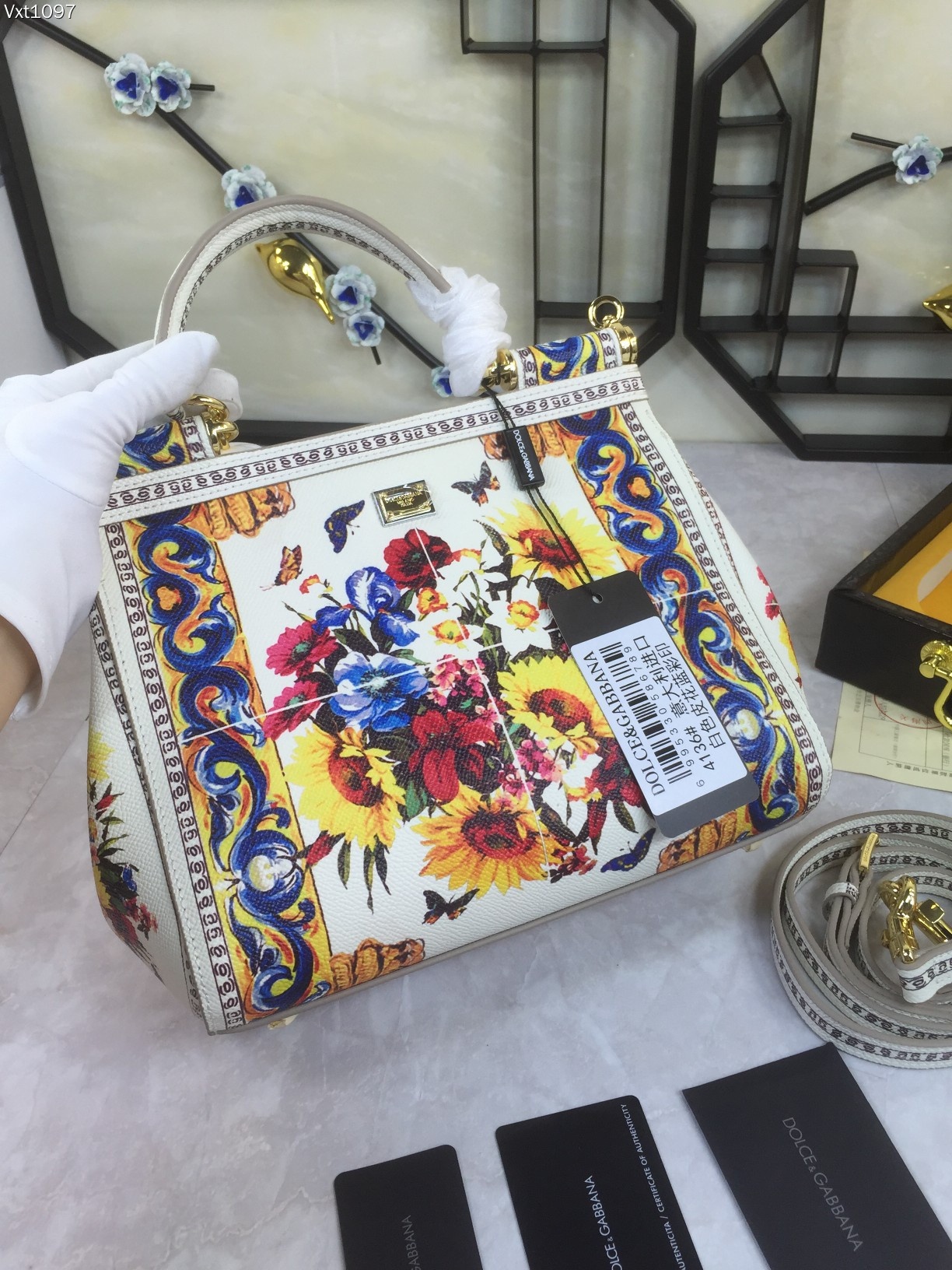 Dolce and Gabbana White/Multicolor Floral Print Leather Medium Miss Sicily Top Han at 1stDibs |