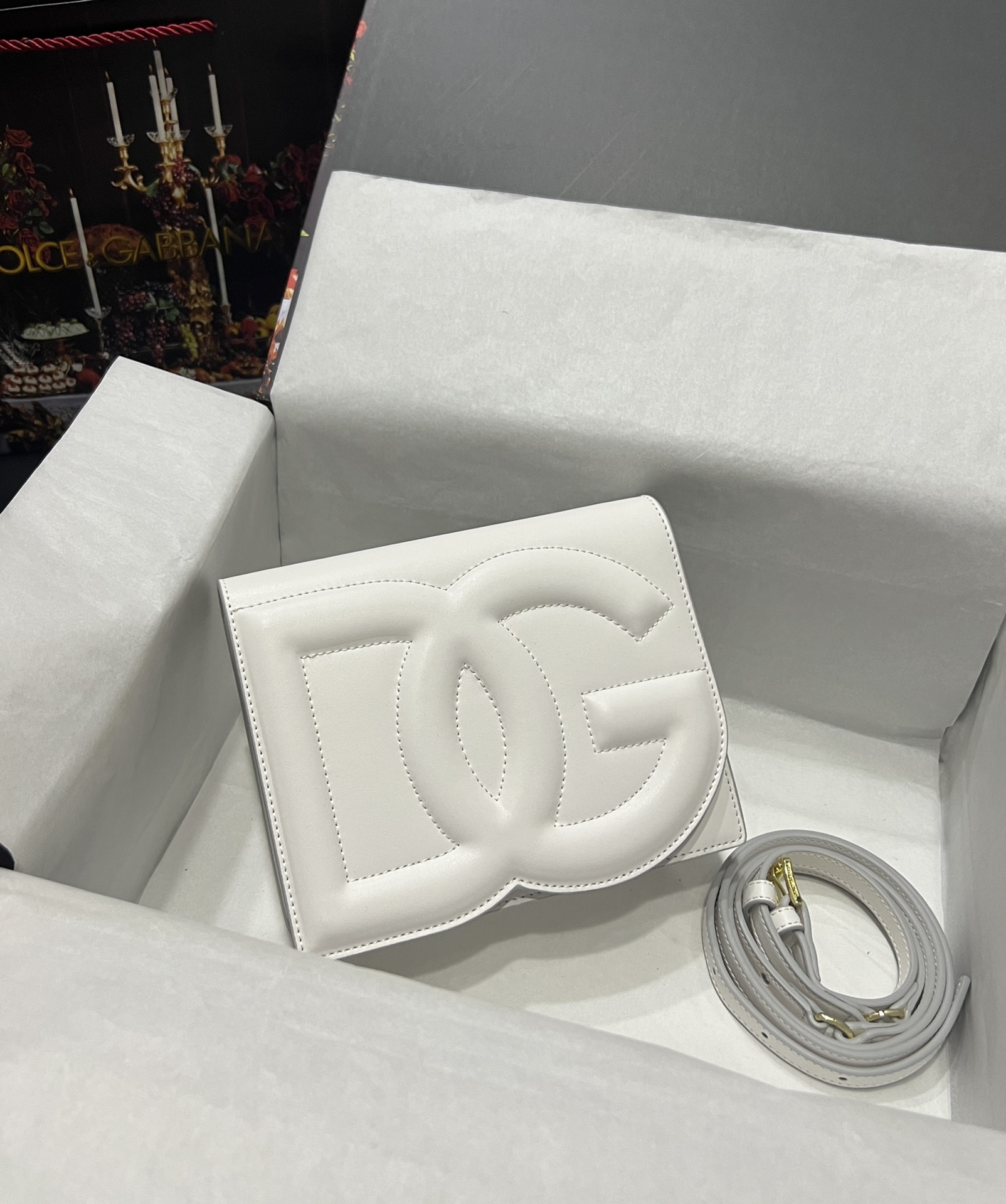 Dolce & Gabbana White Calfskin Crossbody Bag 20x16x6cm