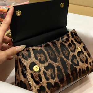 D&G   0049
