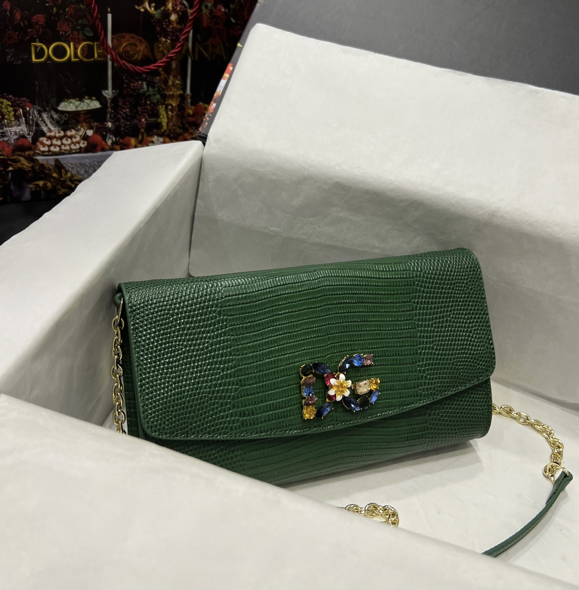 Dolce & Gabbana Green Green Iguana-Effect Logo Chain Wallet For Women Online