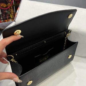 D&G  0099