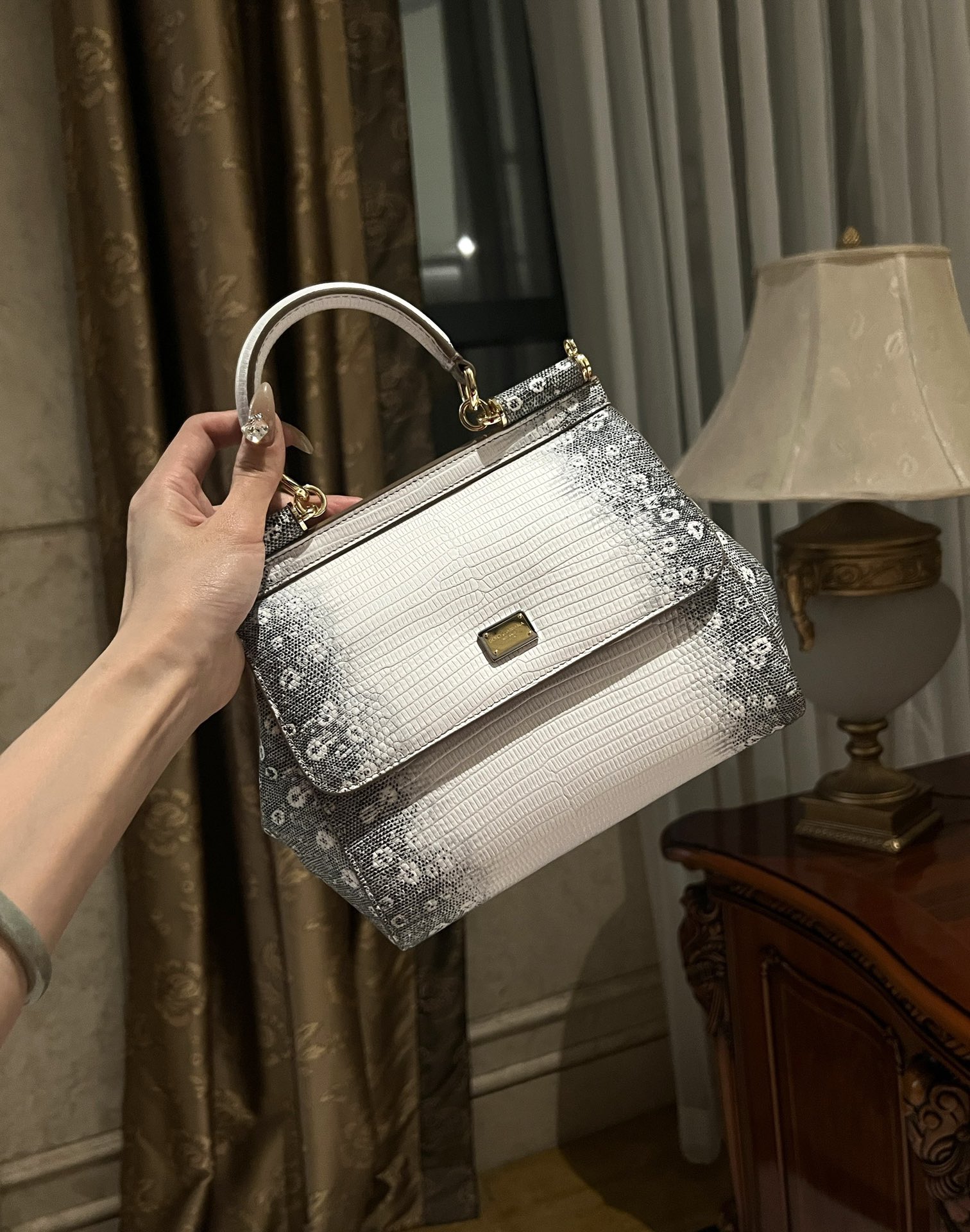 Dolce & Gabbana Bolsa Sicily Pequena De Couro