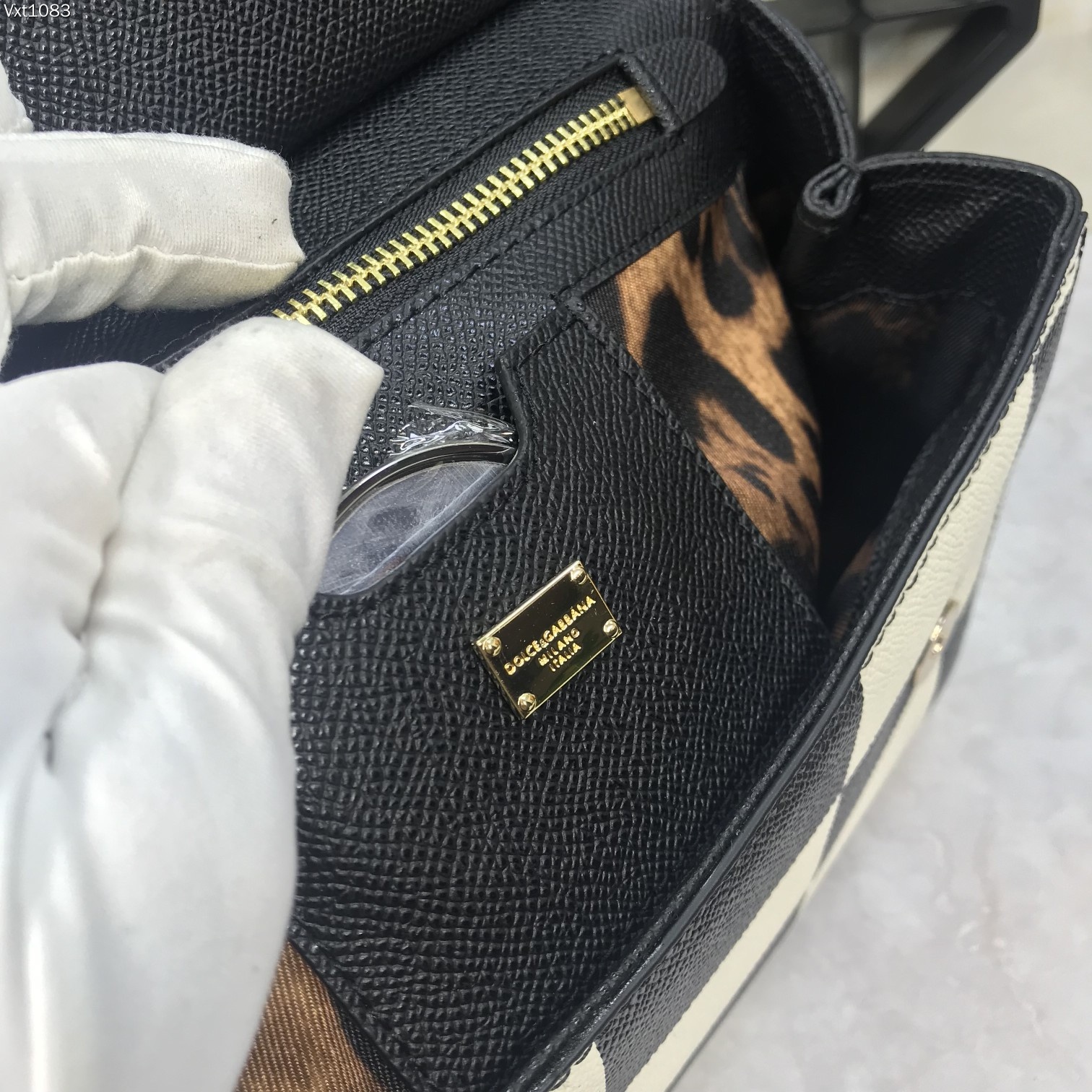 D&G   0159