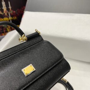 D&G 0189