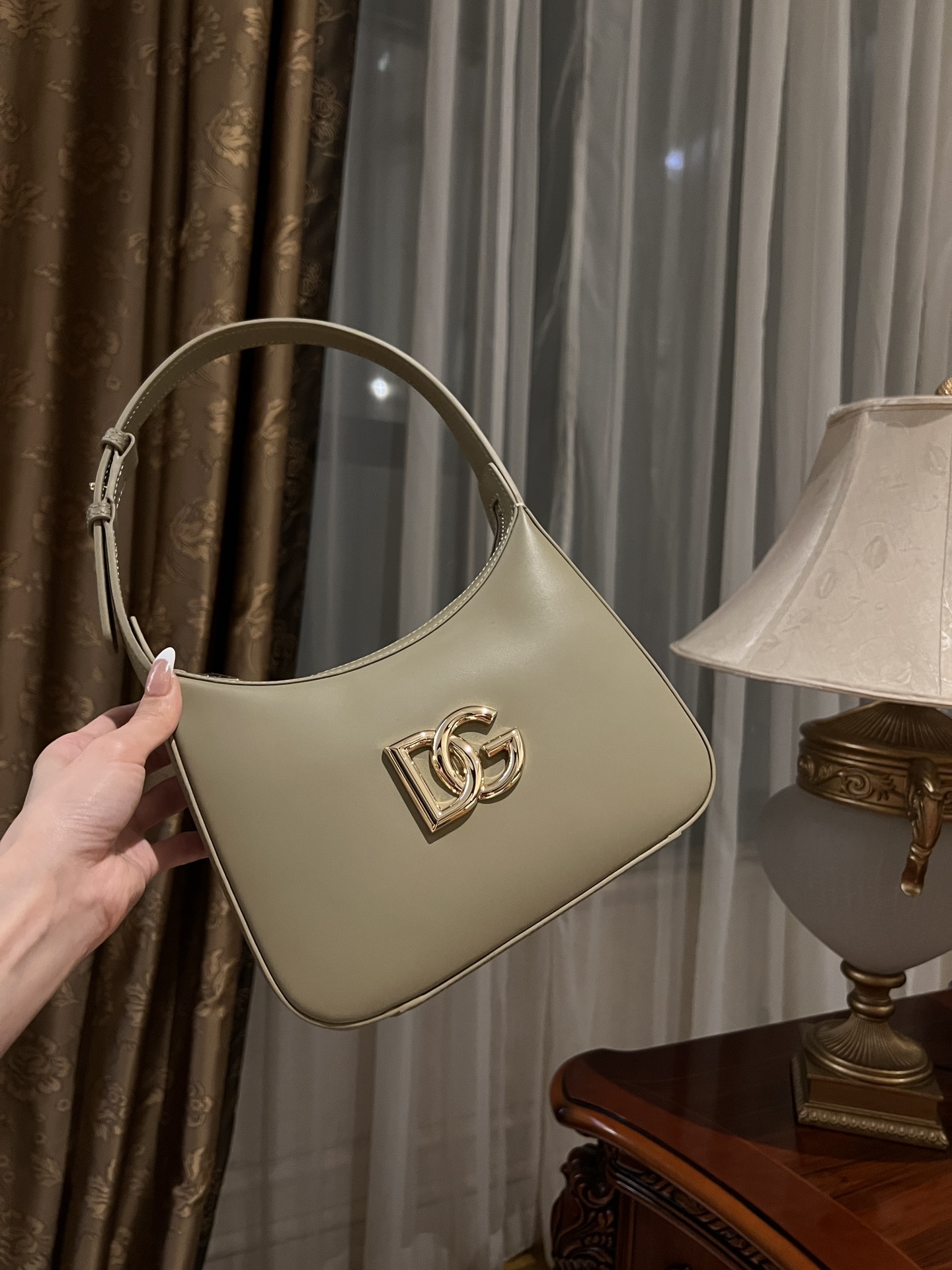 Dolce & Gabbana Leather Shoulder Bag | Neutrals