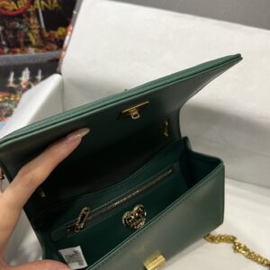 D&G   0239