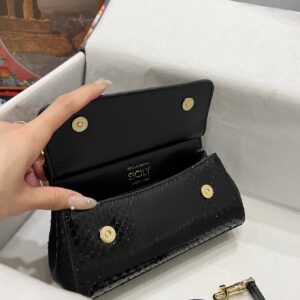 D&G  0299