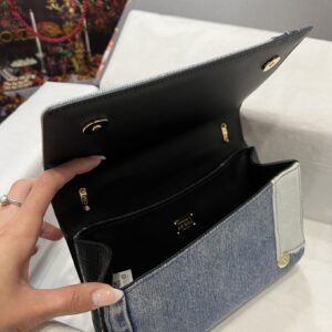 D&G   0379