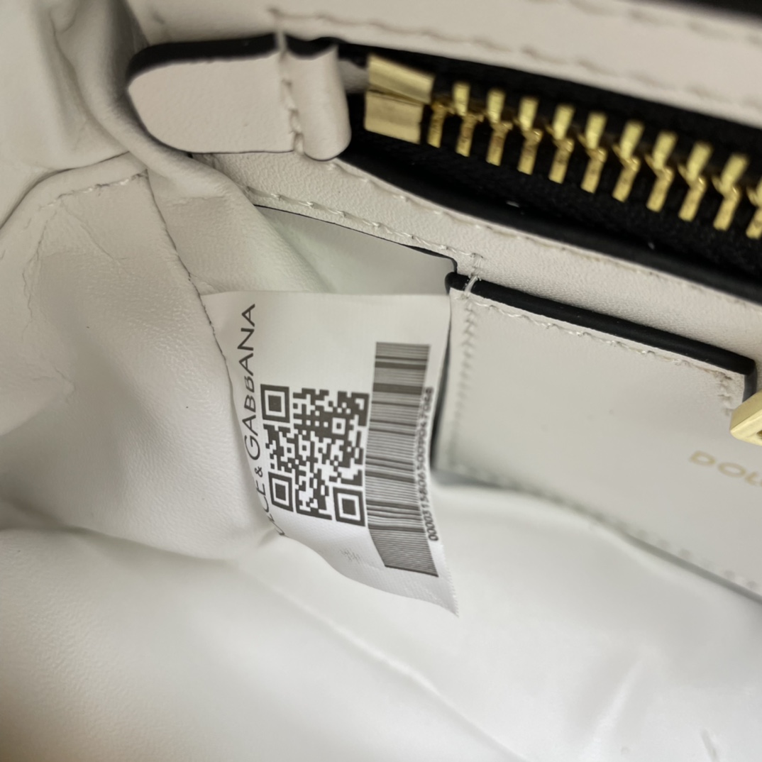 D&G 0389