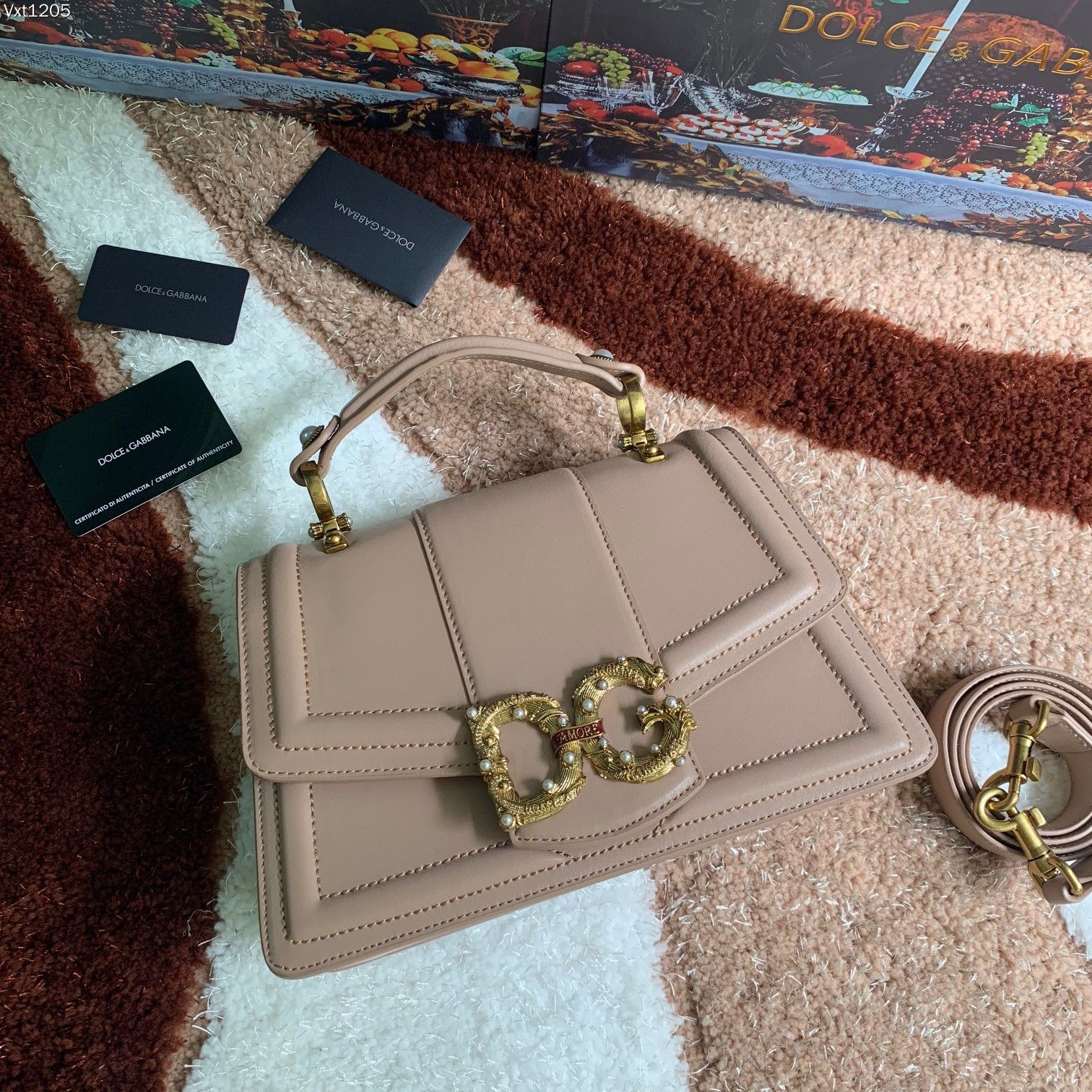 Dolce & Gabbana Leather Top Handle Bag – Neutrals Handle Bags, Handbags – DAG513931