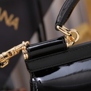D&G  0449